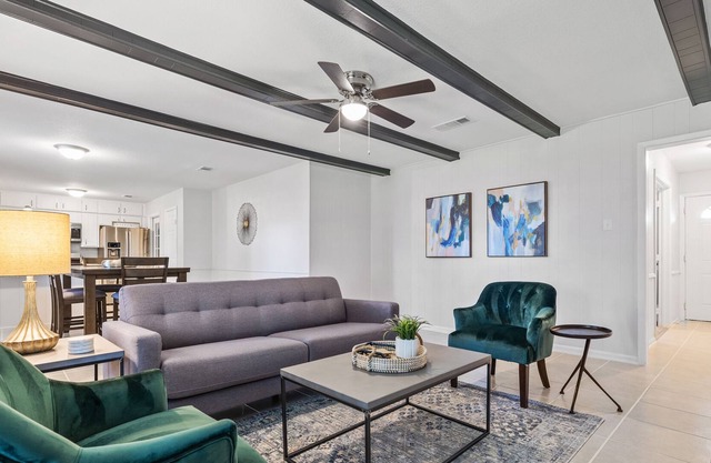 Charming Home Stylishly decorated - Great Location