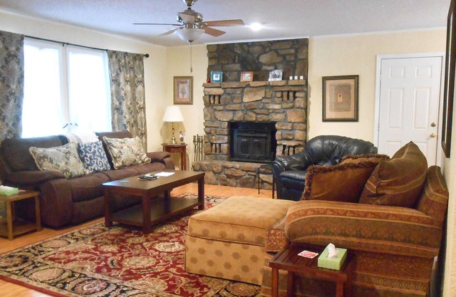 Charming Home With Furnished Den Close to Lake Desoto - Unit 0340 by Redawning