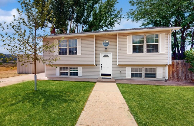 Charming home w/ private backyard with deck & grill, near outdoor activities