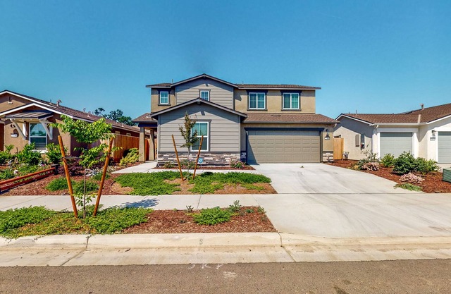 Charming home with full kitchen, W/D, near Lake