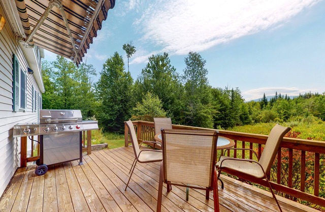 Charming home with mountain view, fireplace, skiing, fast WiFi, & washer/dryer
