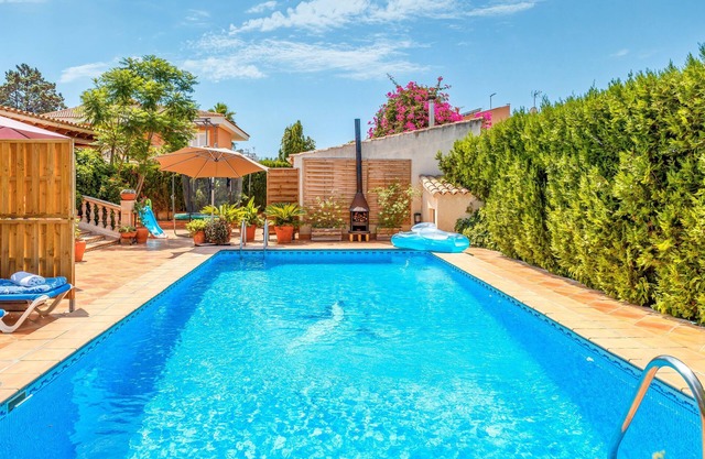 Charmantes Haus mit Pool, großzügige Terrasse, Garten und WLAN