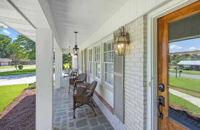 Charming Home with Sunroom, King Bed, TV's & Playground
