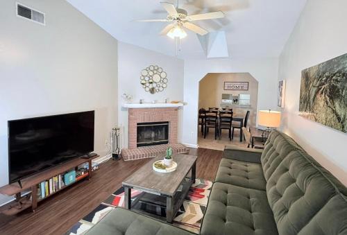 Charming - Homey - Comfortable - Tally townhouse!