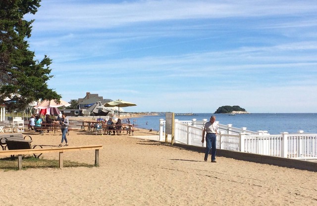 Charming Honeymoon Beach Cottage Steps Away from East Wharf Beach