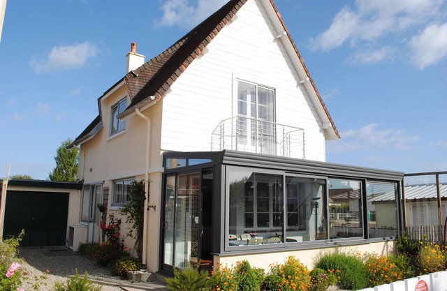 Charming house 100 m2 50m from the beach Sea view from the veranda and 2 bedrooms