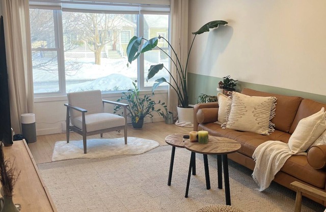 Charming House, 5 Minutes to Chelsea & 10 Minutes from Ottawa Byward Market