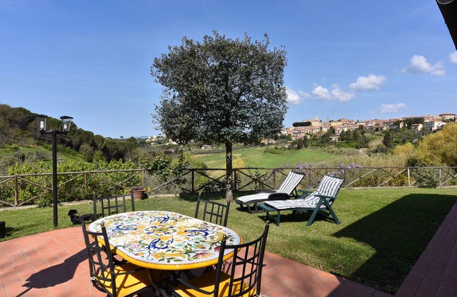 Wohlfühl-Haus in Panoramalage, privater Garten, WLAN, BBQ, Meer- & Dorfnah