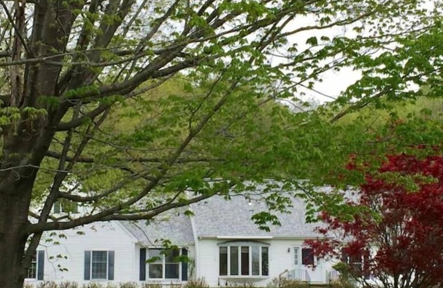 Charming house in Millbrook next to a horse farm