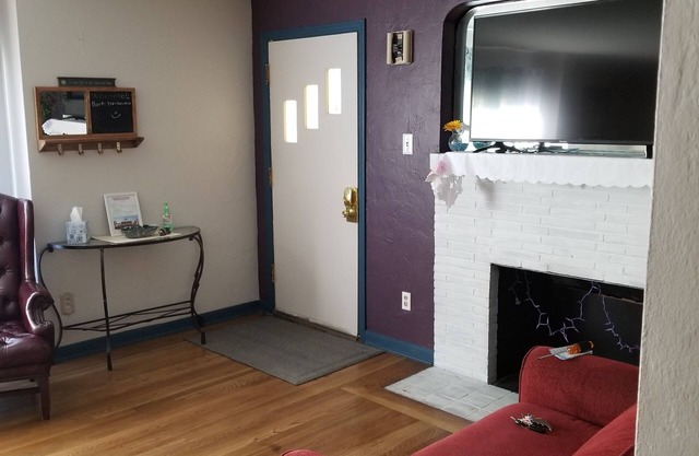 Charming house in quiet SW Reno neighborhood