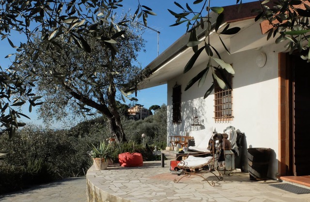 Charmantes Haus in den Hügeln mit Garten, Panoramablick auf das Meer und den Pool