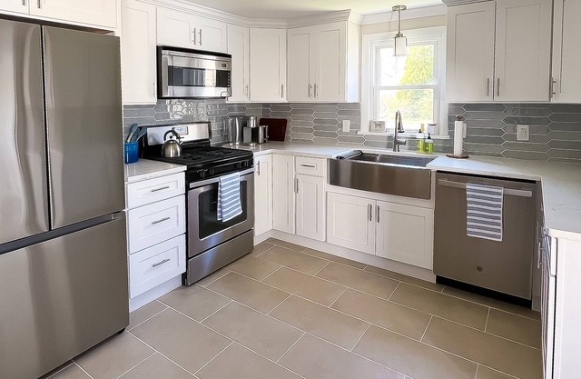 Charming house near the ocean with central AC, washer/dryer & high-speed WiFi