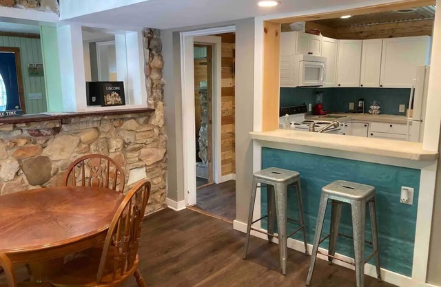 Charming house on deep water cove and amazing views