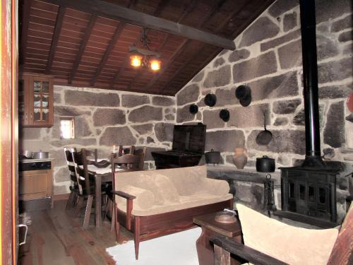 Charming house with fireplace, mountain view, Ponte da Barca