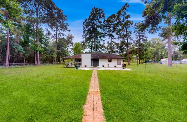 Charming house with enclosed backyard, Hammock and W/D