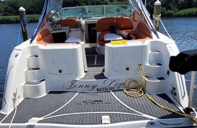 Charming houseboat in pleasant New London with AC, WiFi
