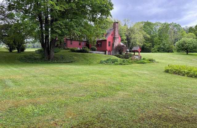Charming idyllic farmhouse minutes to Great Barrington MA and Salisbury CT
