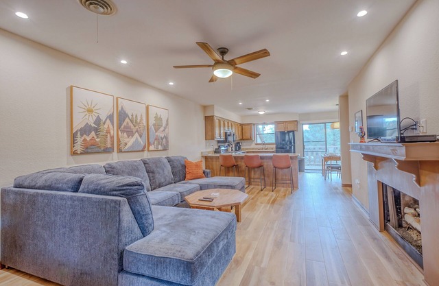 Charming Innsbrook Village condo, FREE Golf, Pickleball, Tennis, Pool, Fishing!