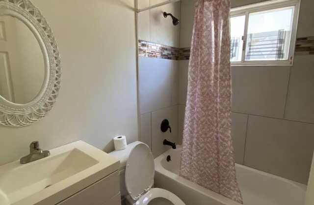 Charming Island Cottage - Pet Friendly