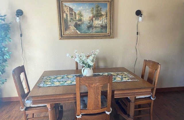 Charming Jenks Getaway Safe -Easy Hwy Access-Tulsa-Aquarium-Gathering Place