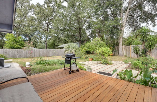 Charming Kingsland Getaway w/Screened Porch!