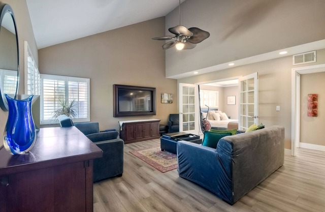 Charming La Jolla Area, 4bd/2bth w/ Putting Green and NEW Ping Pong Table!