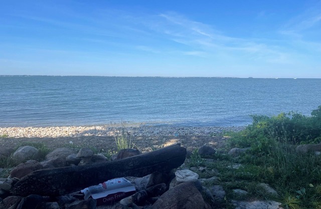 Charming lake front apartment in the heart of Kelleys Island.