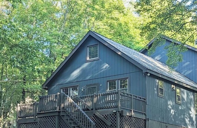 Charming Lake Harmony Chalet Cabin w/ King Bed, Close to Lake