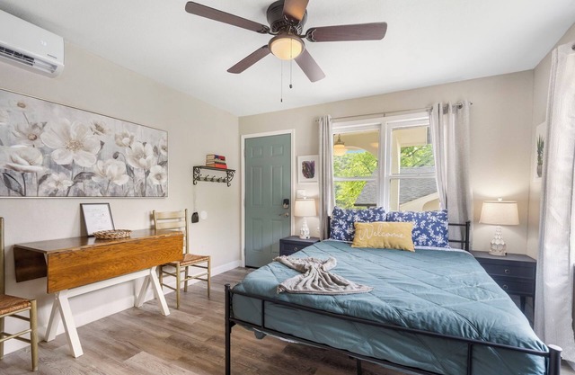 Charming Lake View cottage in tranquil Rockaway Beach