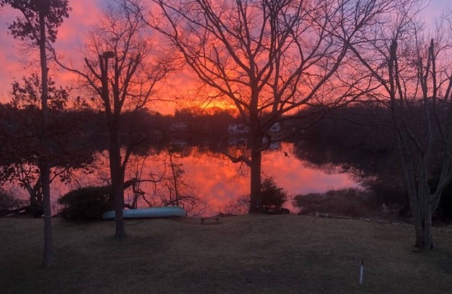 Charming Lakefront 3BR Home, 2 Min from Bellport Village, AC & Garden