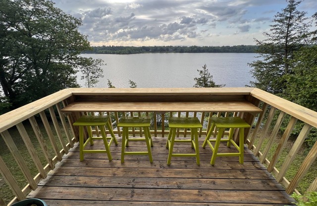 Charming Lakefront Cottage with Bird's Eye Views