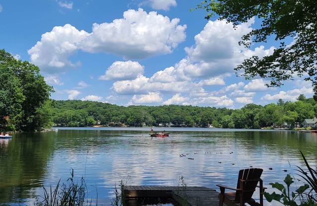 Charming Lakefront Cottage