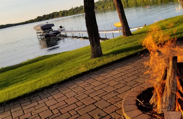 Charming lakefront home located in Alexandria on Lake Burgen.