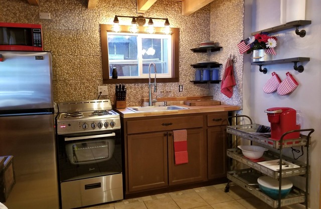 Darling Lake Front Studio Cabin bietet Platz für 2 Bootsrutsche und startet