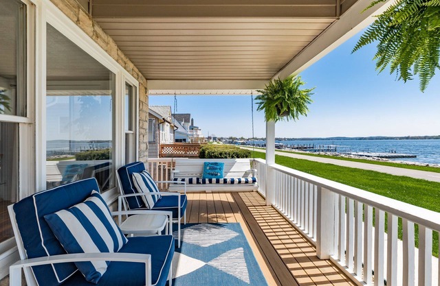 Charming lakefront cottage with beautiful views and central location.