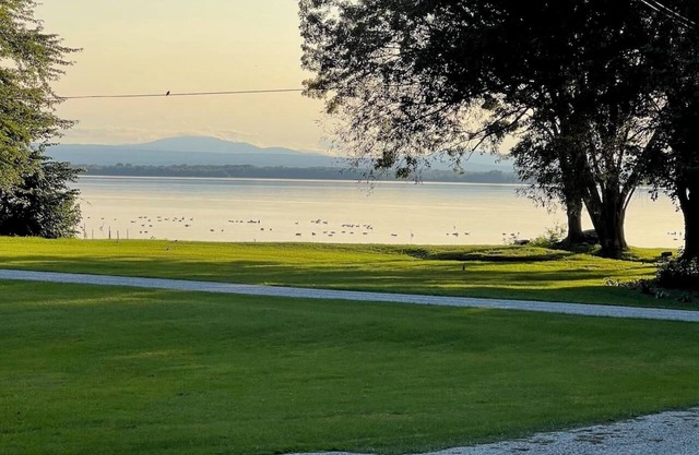 Charming Lakeside 2-bedroom cottage in lovely Alburgh, VT