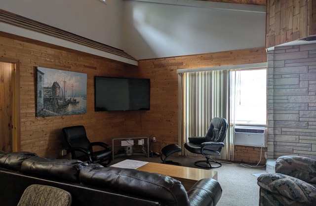 Charming Lakeview cabin in a peaceful bay
