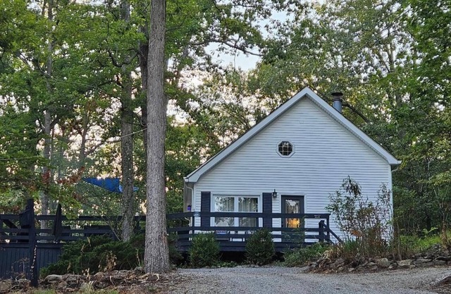 Charming Lakeview home at Nolin 3-bedroom with loft
