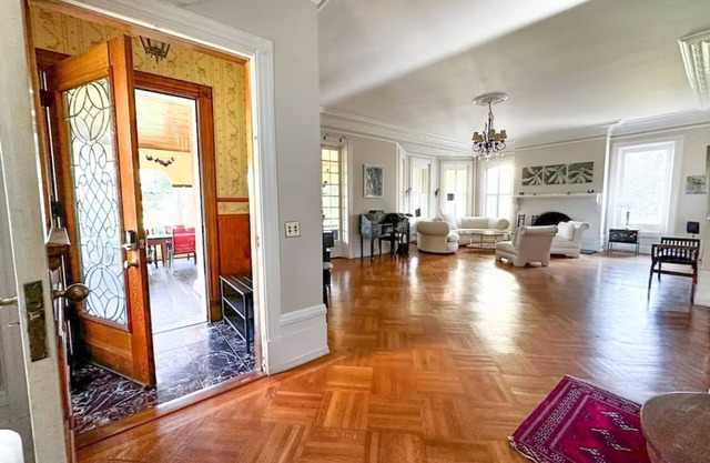 Charming large Victorian in historic Newburgh