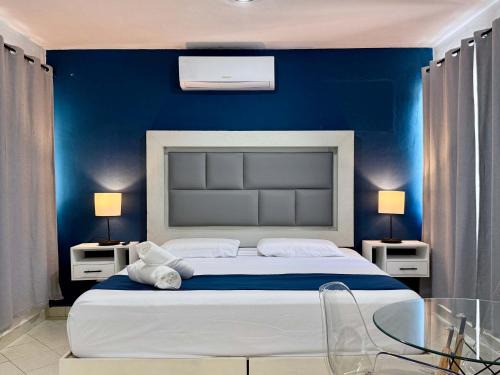 Charming Light-Filled Stay for 2 with Pool