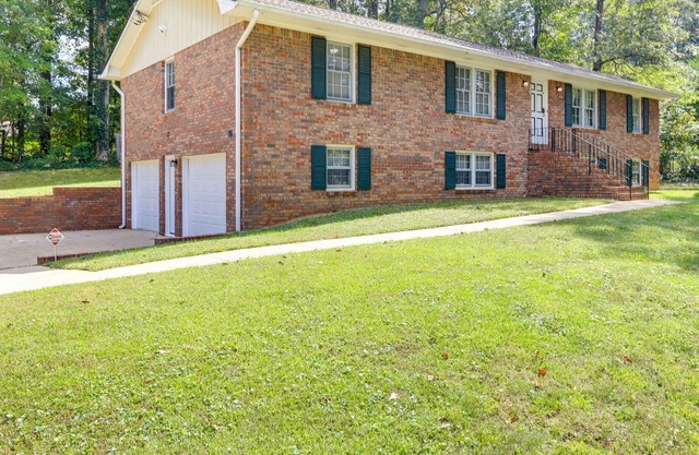 Charming Lithia Springs Home: 16 Mi to Atlanta!