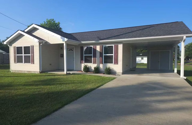 Charming little home located in the heart of Mena.