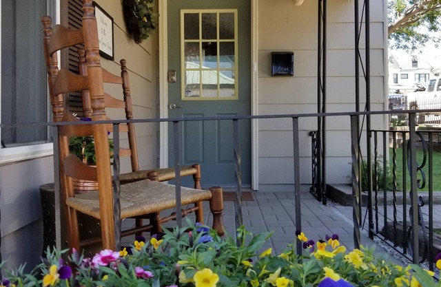 Charming little uptown house
