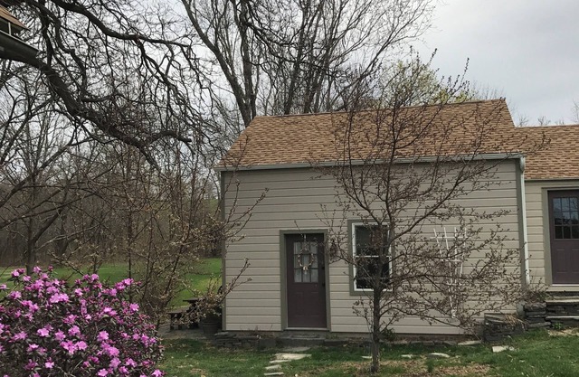Charming loft cottage in tranquil Germantown with WiFi, AC