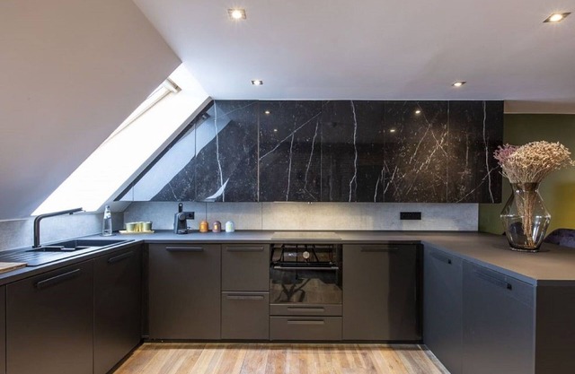 Schönes Loft in einem Schlossbauernhof in Ohey mit Badeteich