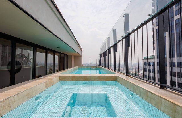 Charming Loft near Reforma Avenue with Roof Pool.