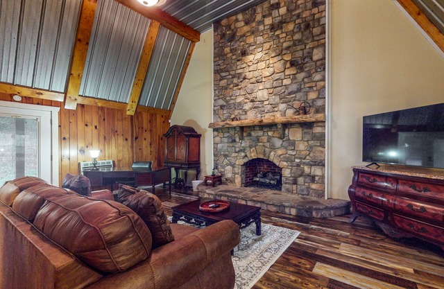 Charming log cabin with serene views, private pond, & cozy fireplace