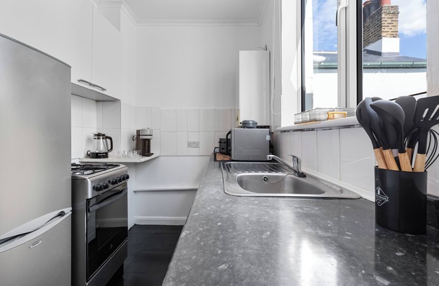 Charming London Apartment Near City Center