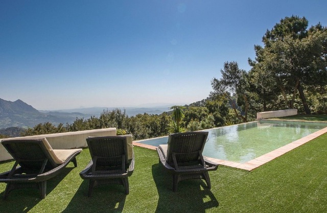 Charmante Luxusvilla mit herrlichem Blick
