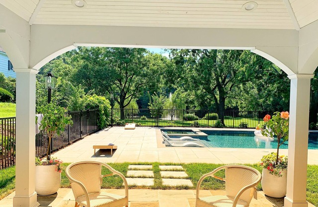Charming Manor - Resort Backyard - POOL & JACUZZI